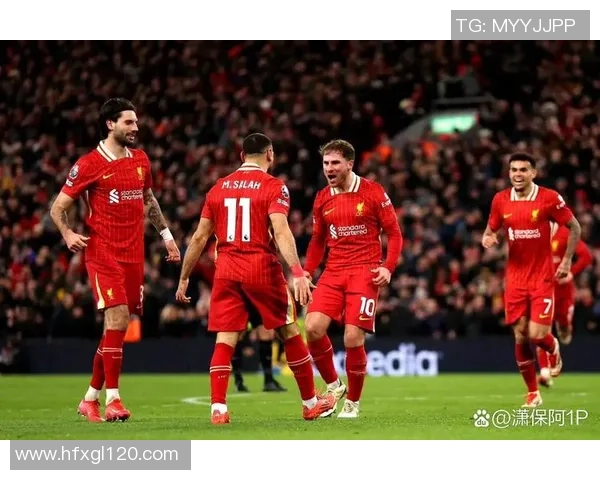 足球明星个性招牌拍照瞬间展现魅力与风采的精彩瞬间