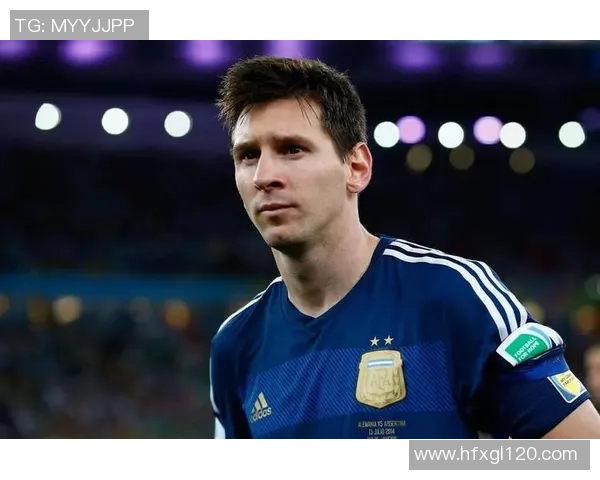 足球明星如同锋利之剑在绿茵场上挥舞展现技艺与荣耀